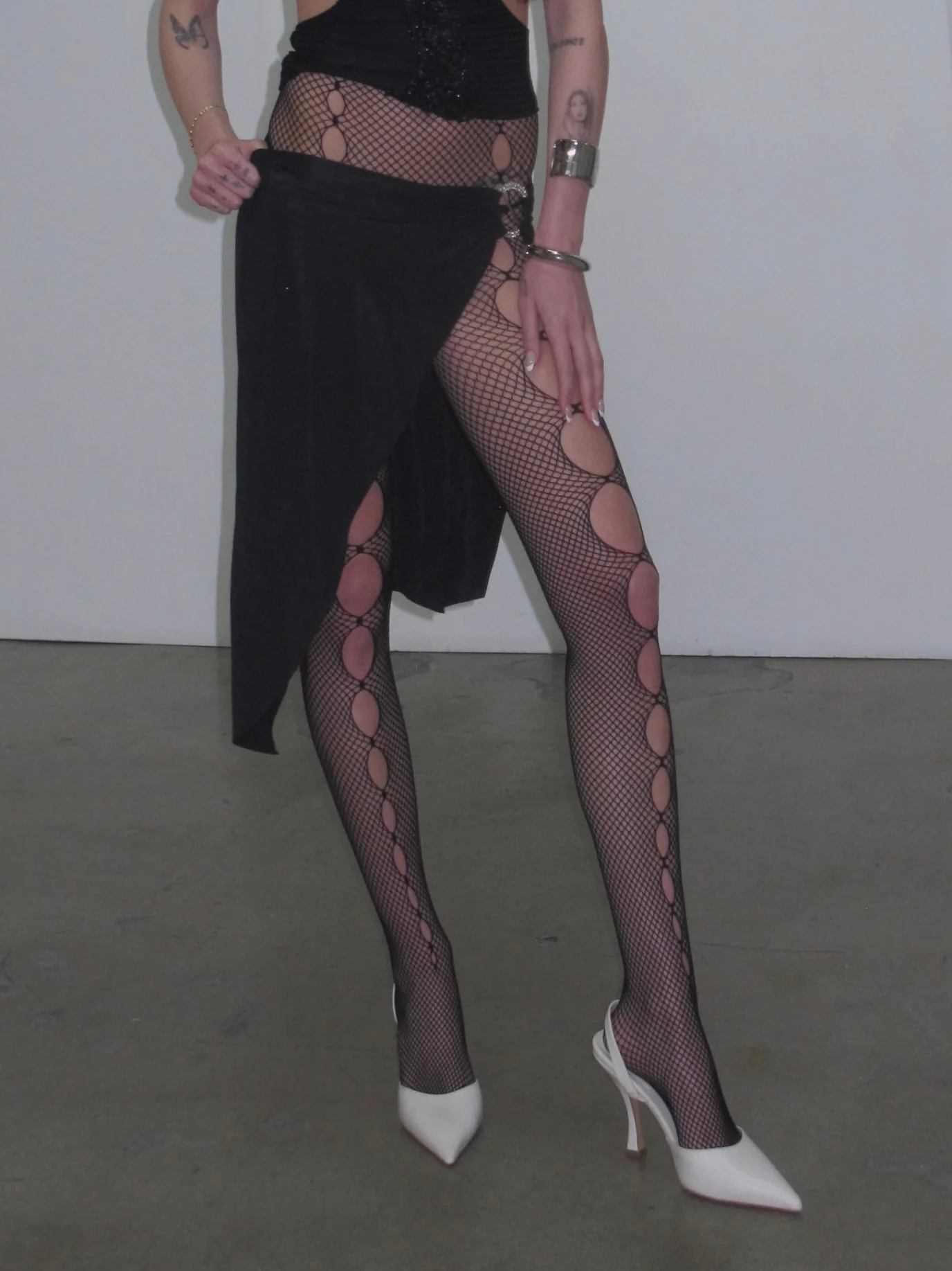 Front & Side Cut Oval Fishnet Tights - Image 4