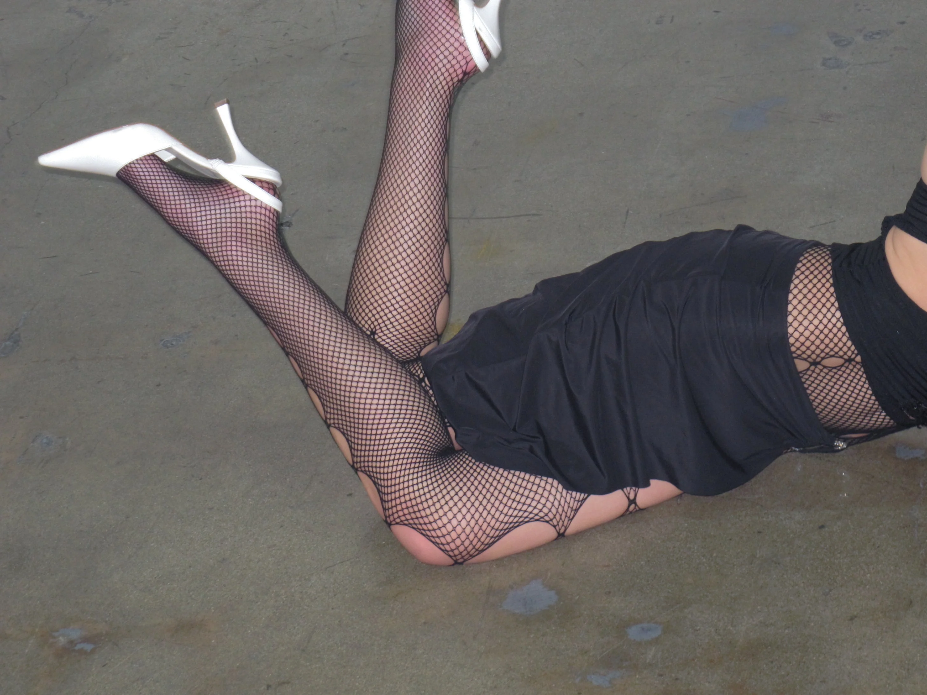 Front & Side Cut Oval Fishnet Tights - Image 6