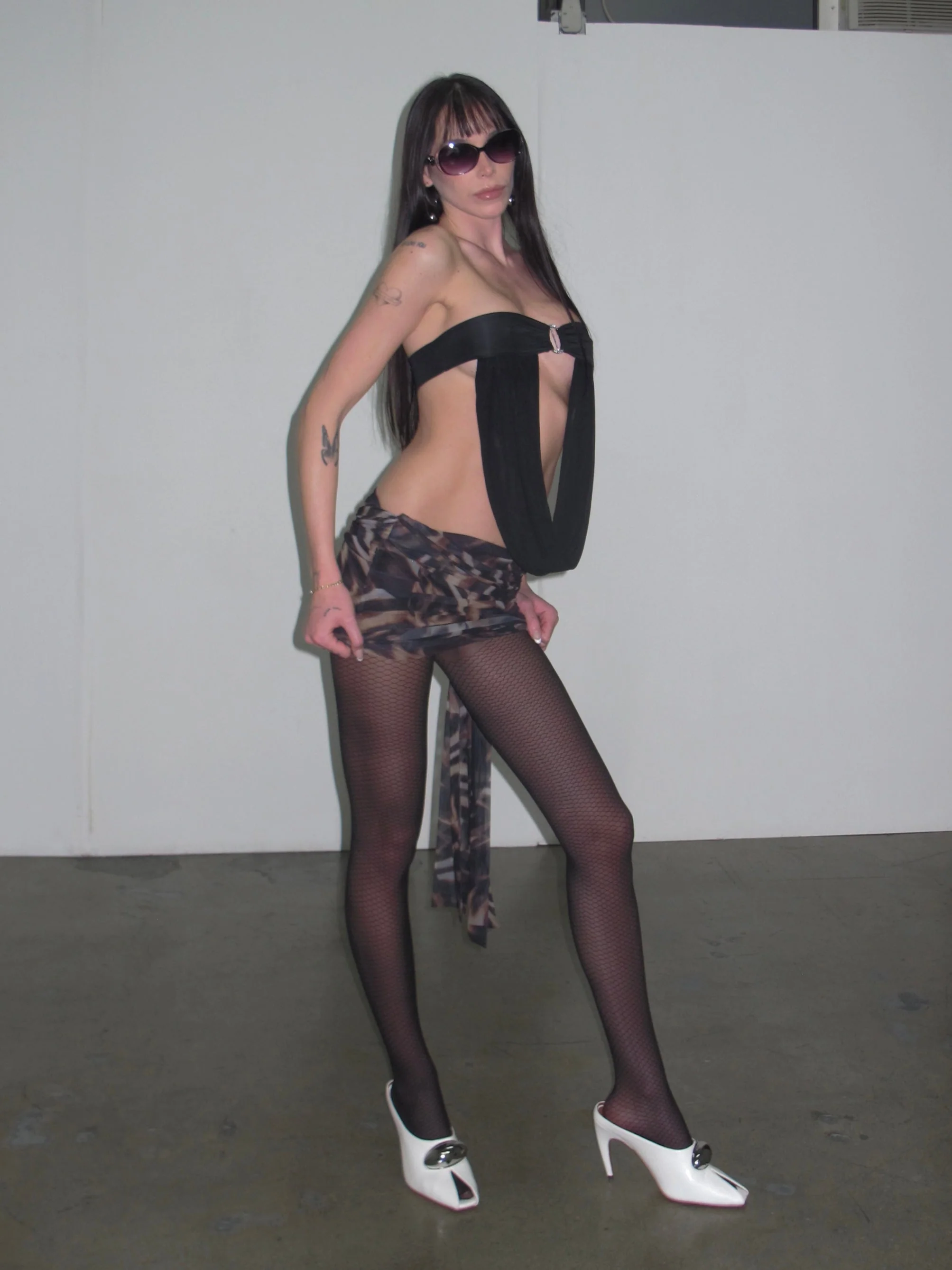 Obsidian Scale Net Tights - Image 4