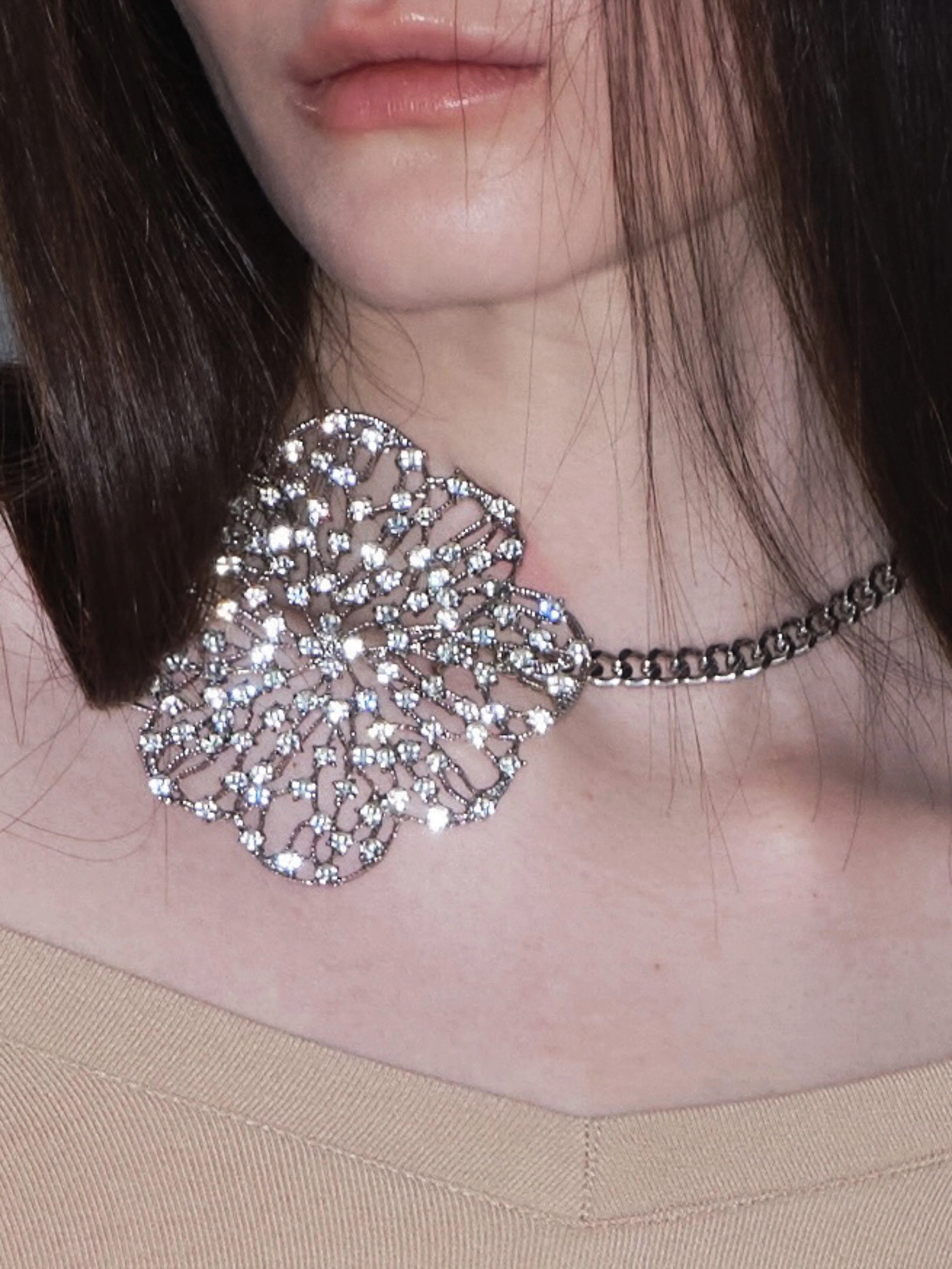 Rhinestones Hollow Floral  Necklace - Image 3