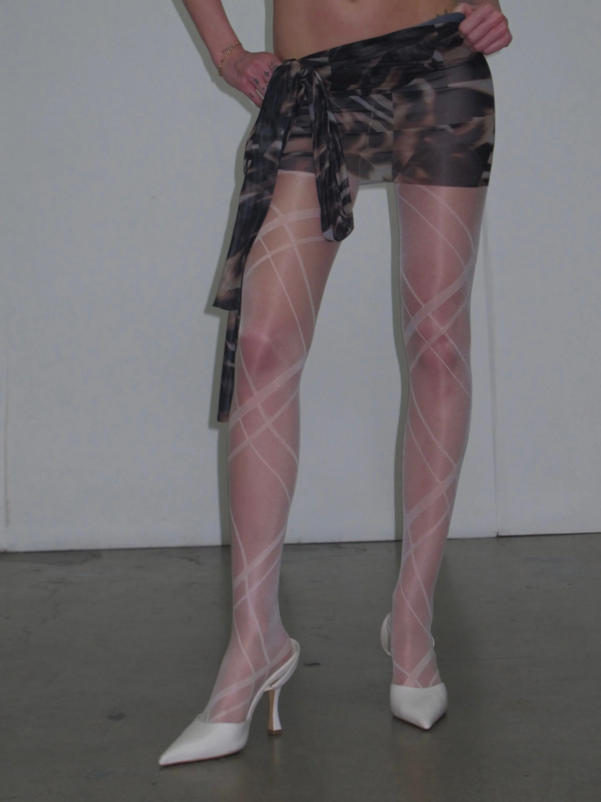 Sheer Line-pattern Tights - Image 4