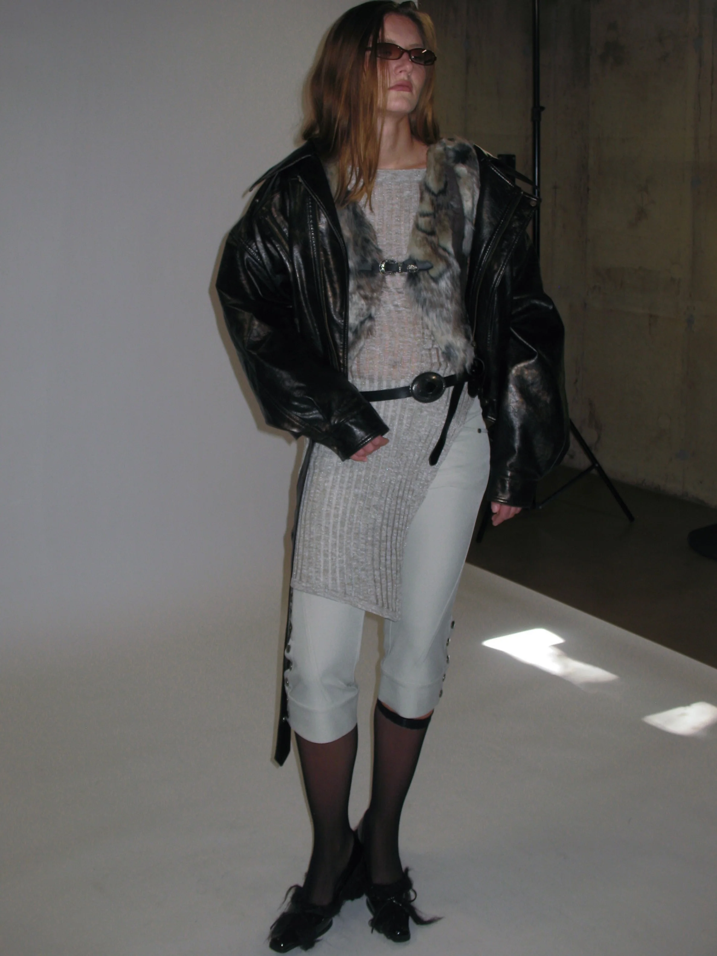 Side Button Capri Pants/ White - Image 9