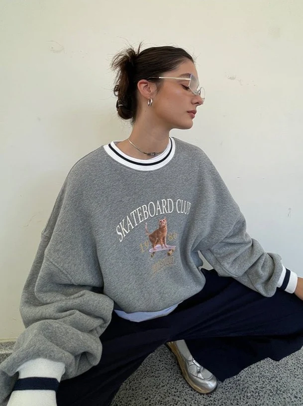 Loose Fit 1986 Skateboard Club Crewneck Sweatshirt / Gray