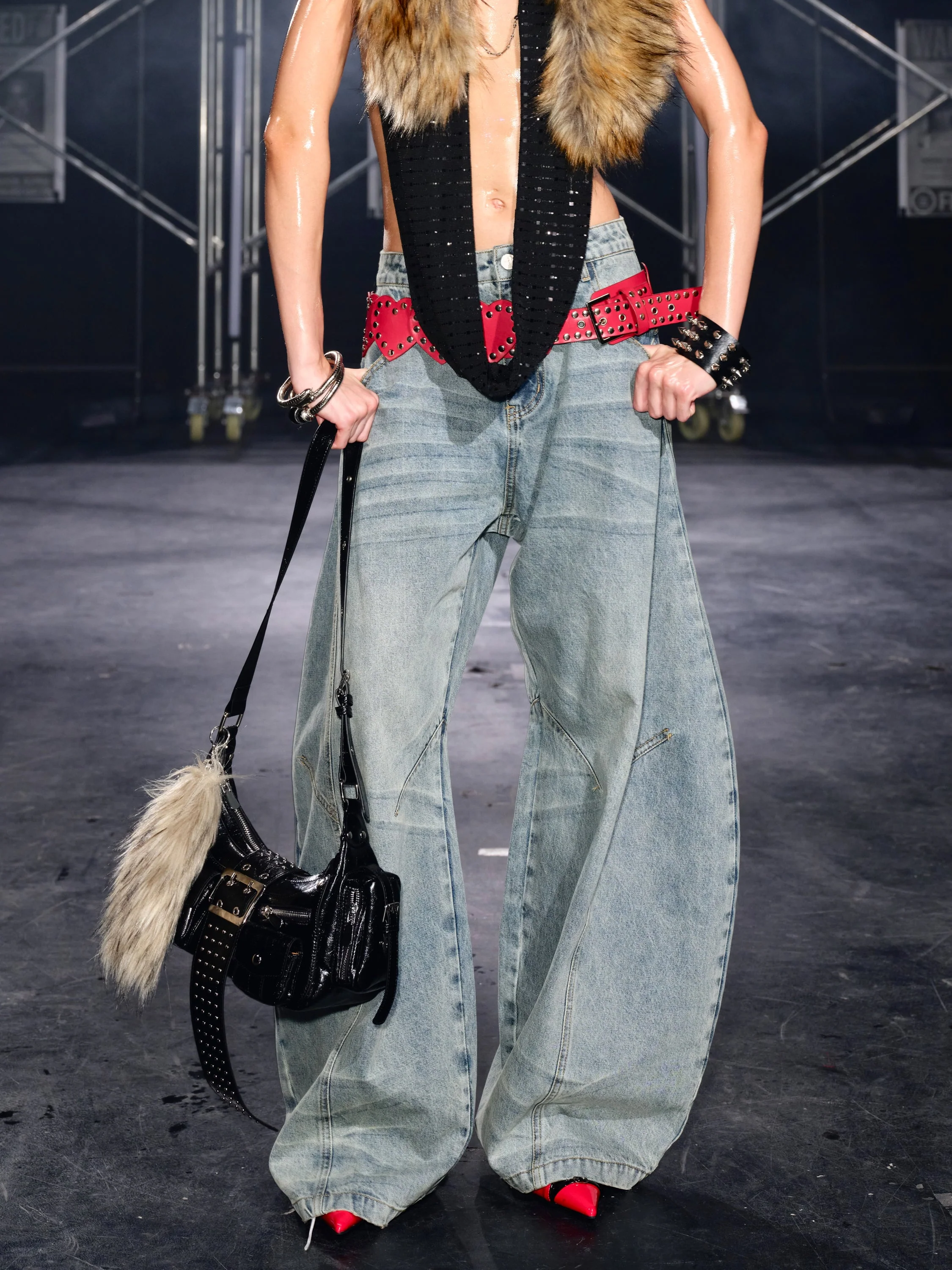 Structured Light Wash Baggy Jeans - Image 5