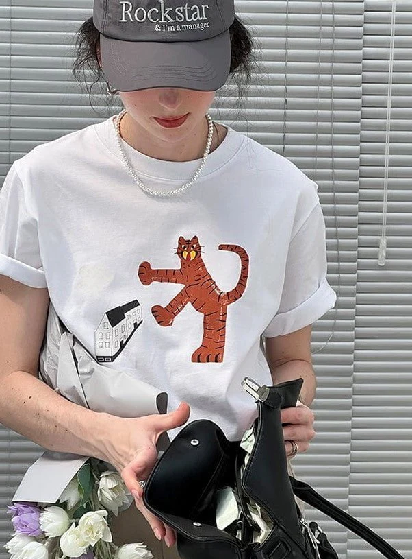 Tiger House Graphic Basic Short Sleeve T-Shirt / White - Image 2