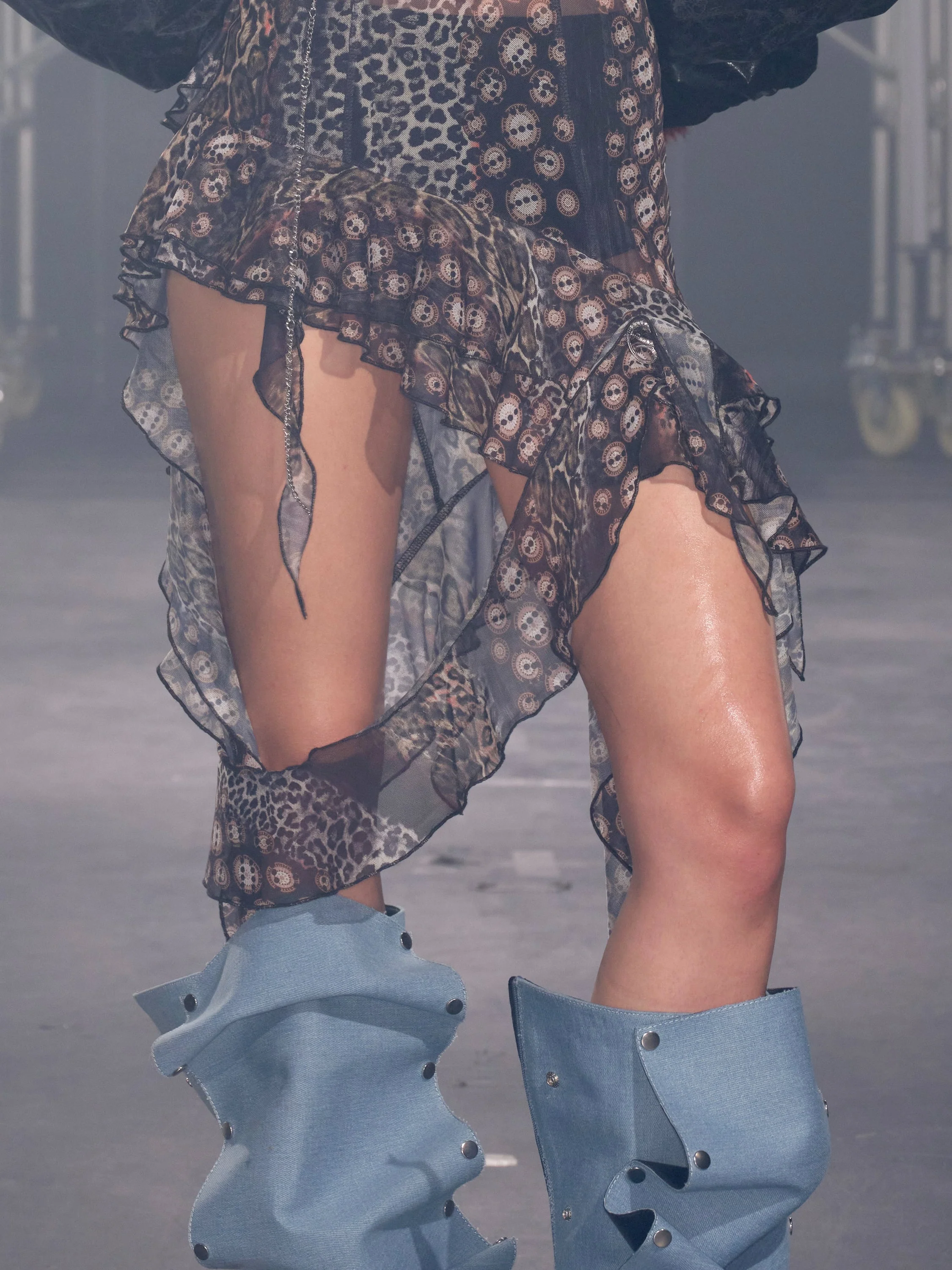 Venus Ruffled Long Sleeve V Tie-hem Top - Image 3