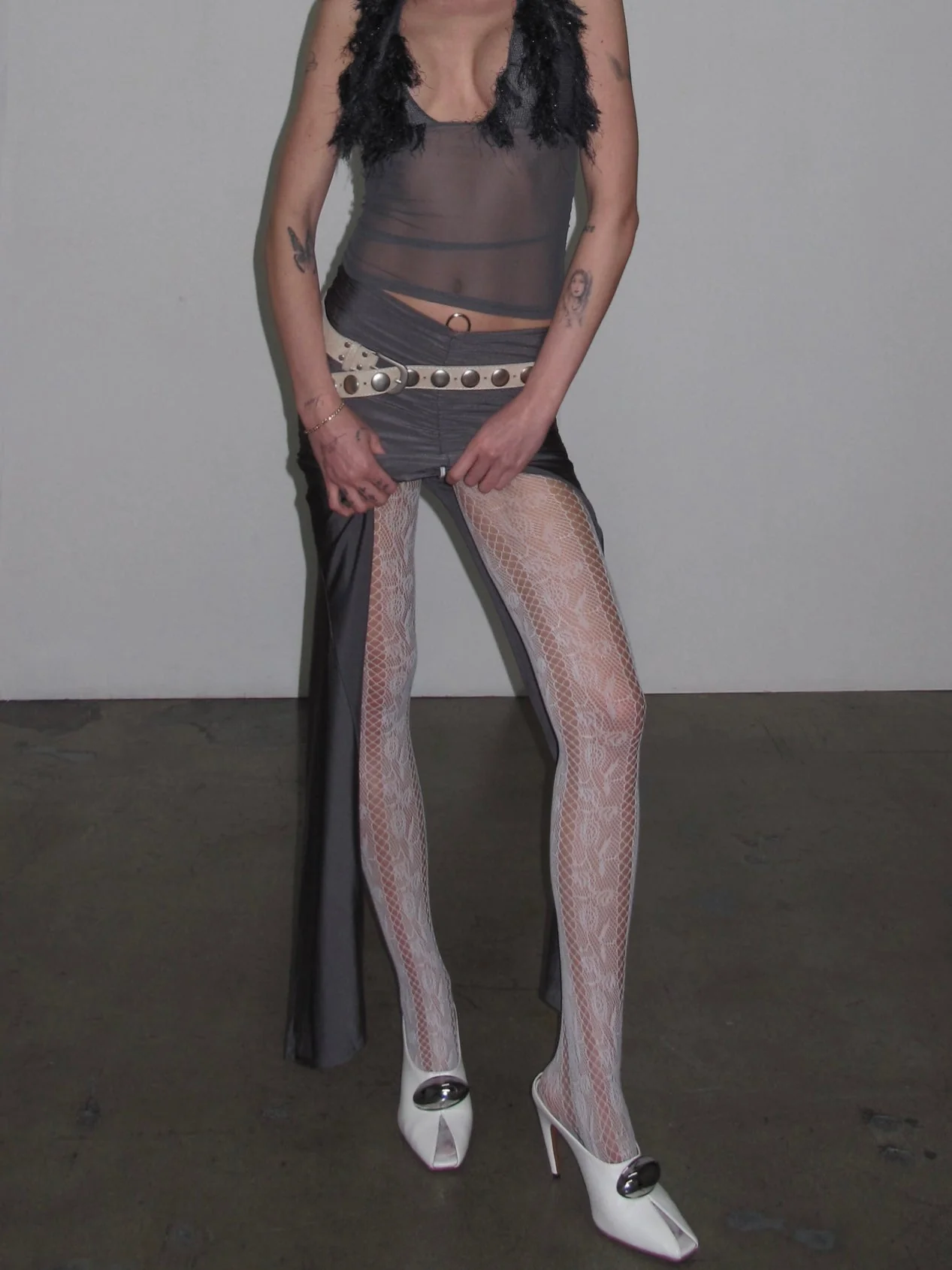 White Rose Veil Lace Tights - Image 4